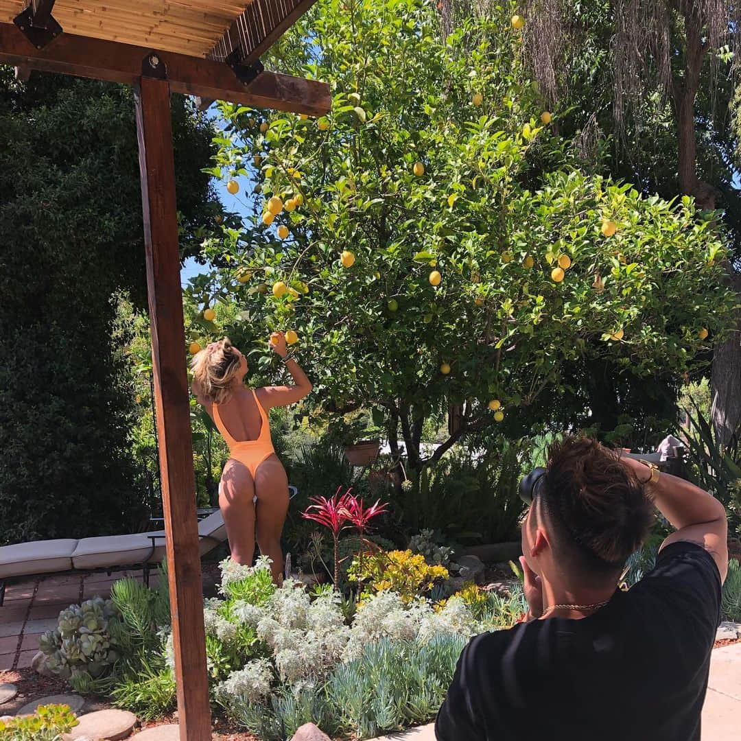 Sydney A Malerさんのインスタグラム写真 - (Sydney A MalerInstagram)「🍑😂 Okkkkkk So!!!! I was in charge of our #BTS shoot w/ @everything_derek I must say this is my favorite drop we’ve ever had! We Droppin #BTS photos & videos of me and @nikki_howard fucking around, a lot of both of our butts 😂 AND this Sick #BTS Video of us Shooting, Dancing, workin them curves during our shoot. Trust me when I say there’s a 99.9% chance ur going to be bummed u didn’t check it it out. On our @sorrymompodcast Patreon. ☀️ ENJOY!」8月16日 2時32分 - sydneyamaler