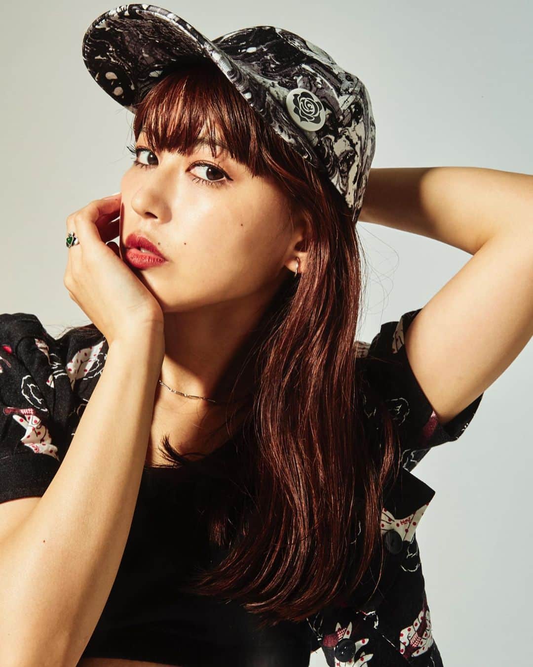 のインスタグラム：「SUMMER SONIC 2019 LIMITED EDITION. . 8/16(金)〜18(日)の3日間、開催されるサマーソニック2019の幕張メッセ会場にCA4LAブースで販売する総柄のキャップ。 . . Model: @yurippa93 . https://www.ca4la.com/news/1917/ . . #summersonic #サマソニ #夏フェス #CA4LA #カシラ #hats #帽子 #cap #キャップ #madeinjapan #日本製 #帽子屋 #帽子専門店 #ぼうし #fashionphography #ig_portrait #ig_photooftheday #portraitmood #makeportraits #theportraitpr0ject」