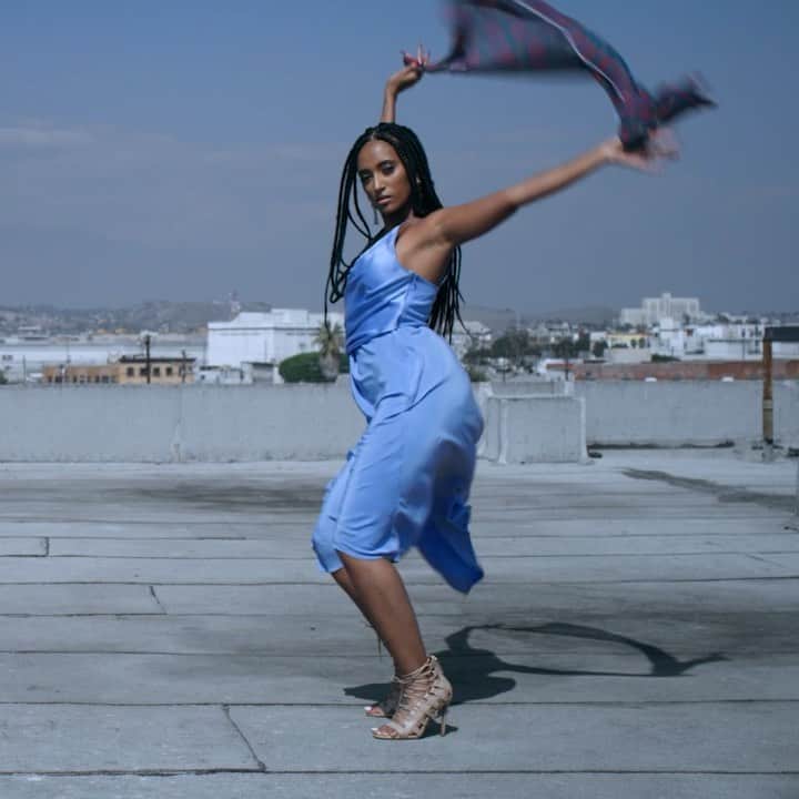 メジャー・レーザーのインスタグラム：「@walshyfire’s call me dance video ft. @mreazi @kranium out now w/ our gyal @callherhelen」