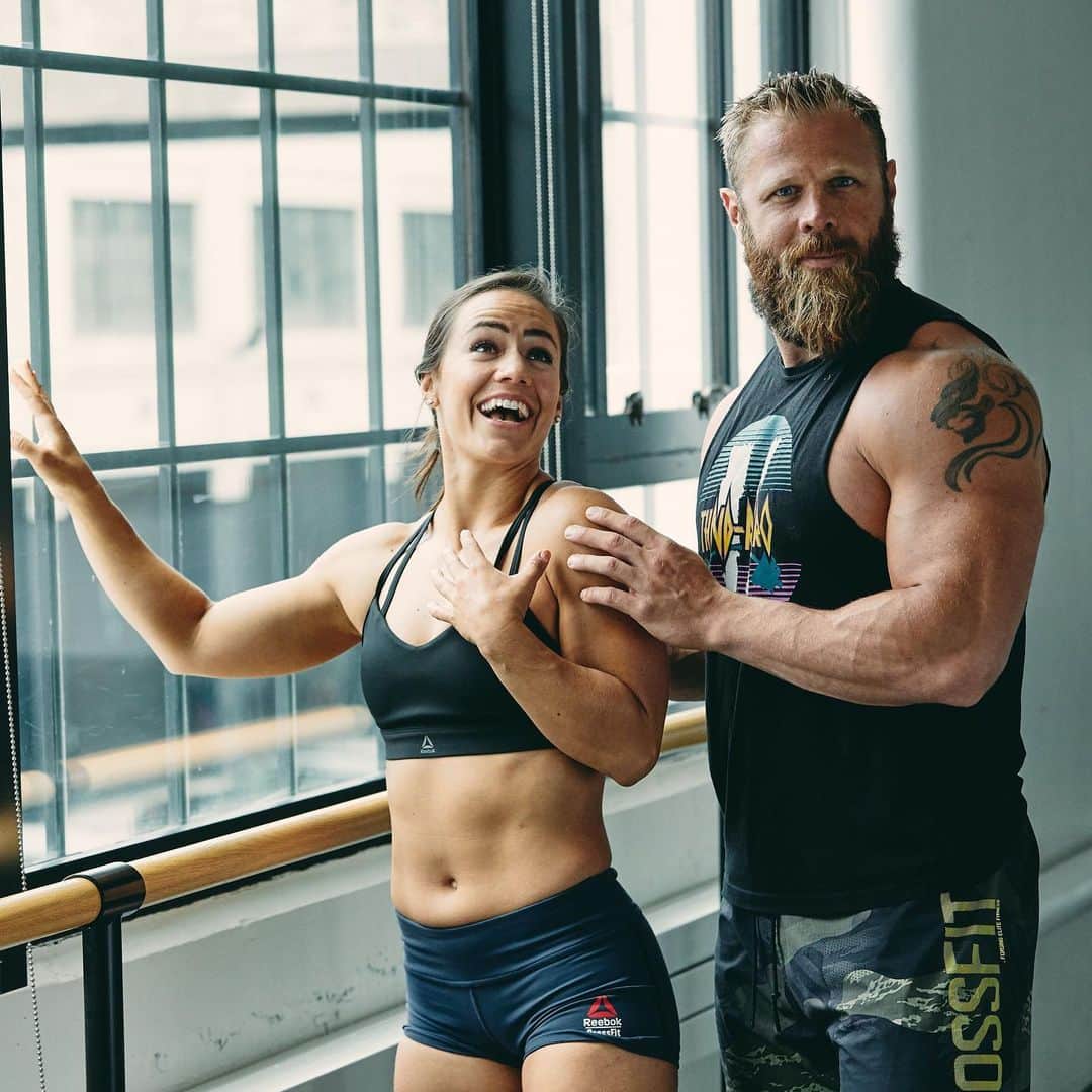 Camille Leblanc-Bazinetさんのインスタグラム写真 - (Camille Leblanc-BazinetInstagram)「THIS IS MY BEST FRIEND!! @davefreakinlipson “  Tag yours 🙌🏽♥️⭐️! When @feroce_fitness_ meets @thundrbro “  #thebeast #thebeauty #fitness #couplesgoals #toguetherforever #thoughertoguether #workhard #beproud #lovehard #marriage #ferocefitness “ 📸: @dozavisuals @reebok」8月16日 2時38分 - camillelbaz