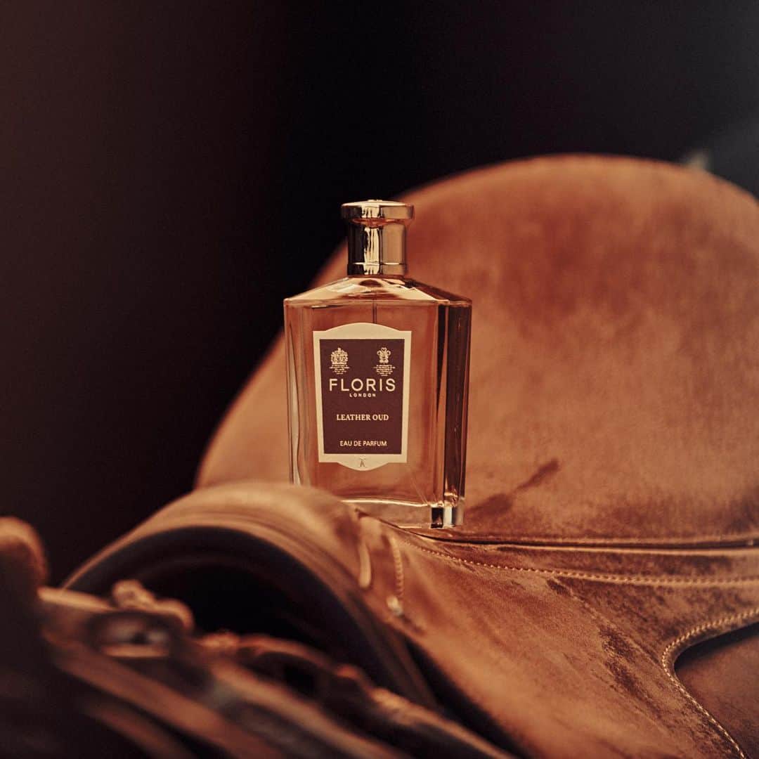 フローリスさんのインスタグラム写真 - (フローリスInstagram)「There are a few smells as evocative as leather. Our Leather Oud Eau de Parfum is an unapologetically opulent fragrance with hints of spice and smoke. #FlorisLondon #PrivateCollection #LeatherOud」8月16日 2時47分 - florislondon