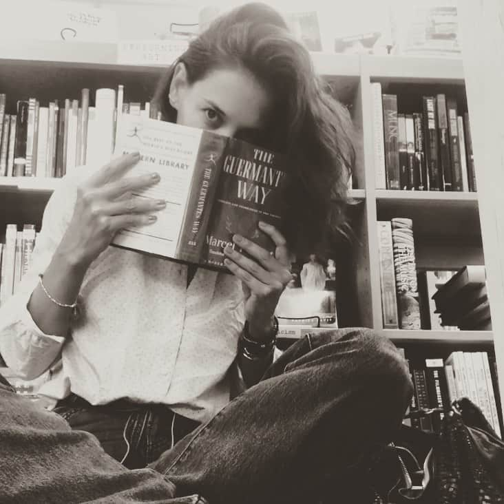 ケイティ・ホームズさんのインスタグラム写真 - (ケイティ・ホームズInstagram)「Finding treasures in this used bookstore....#proust #summerreading 💕」8月16日 2時45分 - katieholmes