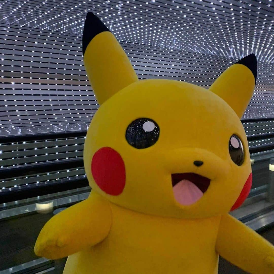 Pokémonさんのインスタグラム写真 - (PokémonInstagram)「The 2019 Pokémon World Championships are being held in Washington, D.C. this year! Pikachu got to town a little early, and decided to do some exploring at the National Gallery of Art (@ngadc)! Swipe ➡️ to check out some of Pikachu’s adventures!」8月16日 2時46分 - pokemon