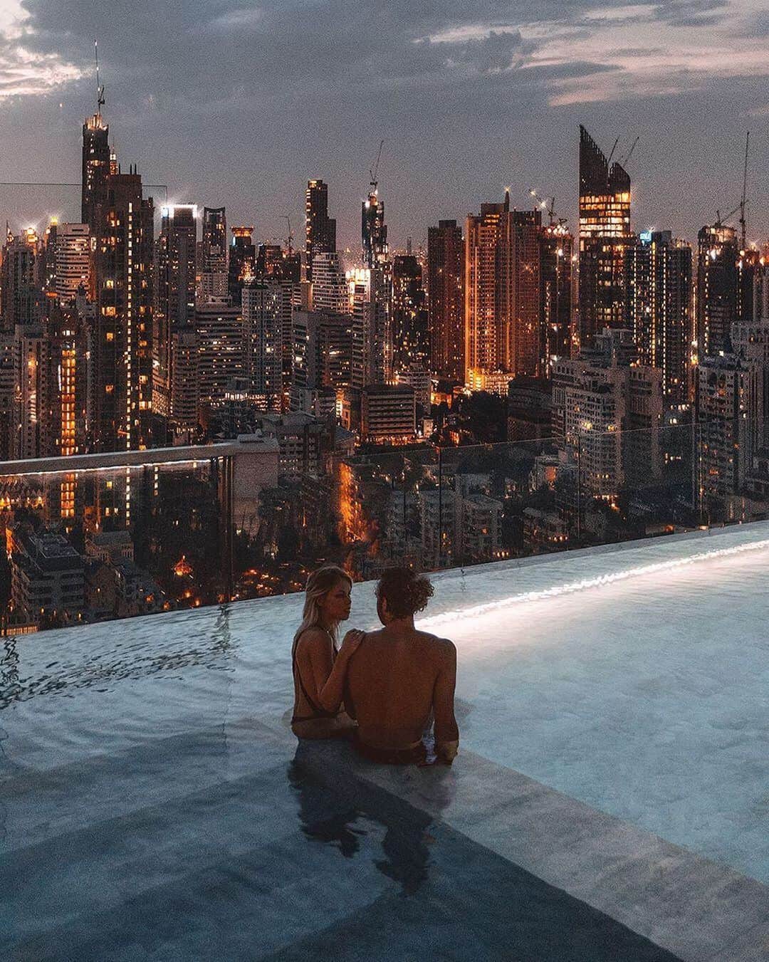 BEAUTIFUL HOTELSさんのインスタグラム写真 - (BEAUTIFUL HOTELSInstagram)「An infinity pool with a gorgeous view of Bangkok? Count us in! When you stay at 137 Pillars, you can enjoy cocktails at Jack Bain's Bar and Rooftop Bar to enjoy the sunset! ( 📷: @outsideboxx📍: 137 Pillars, Bangkok)」8月16日 2時47分 - beautifulhotels