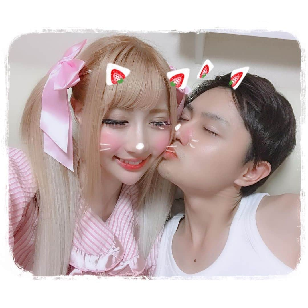 ちいめろさんのインスタグラム写真 - (ちいめろInstagram)「あきたんと大阪食べ歩きデート❤  サンリオであきたんが マイメロたん買ってくれた💓\(*ˊᗜˋ*)/ #ちいめろ #あきたん #あきちい #大阪 #心斎橋 #グリコ #お好み焼き #わらい #食べ歩き #デート #サンリオ #マイメロ #YouTube #YouTuber #詳しくは動画で」8月16日 2時56分 - chiimelo74