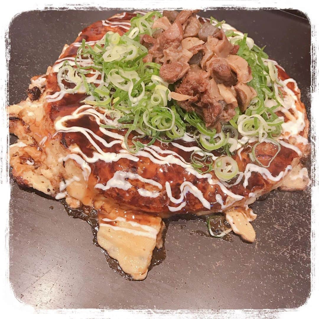 ちいめろさんのインスタグラム写真 - (ちいめろInstagram)「あきたんと大阪食べ歩きデート❤  サンリオであきたんが マイメロたん買ってくれた💓\(*ˊᗜˋ*)/ #ちいめろ #あきたん #あきちい #大阪 #心斎橋 #グリコ #お好み焼き #わらい #食べ歩き #デート #サンリオ #マイメロ #YouTube #YouTuber #詳しくは動画で」8月16日 2時56分 - chiimelo74