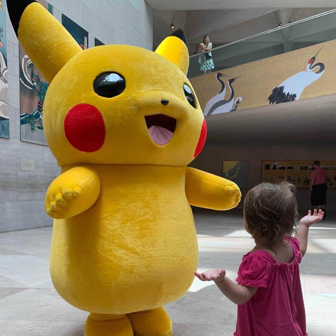 Pokémonさんのインスタグラム写真 - (PokémonInstagram)「The 2019 Pokémon World Championships are being held in Washington, D.C. this year! Pikachu got to town a little early, and decided to do some exploring at the National Gallery of Art (@ngadc)! Swipe ➡️ to check out some of Pikachu’s adventures!」8月16日 2時50分 - pokemon