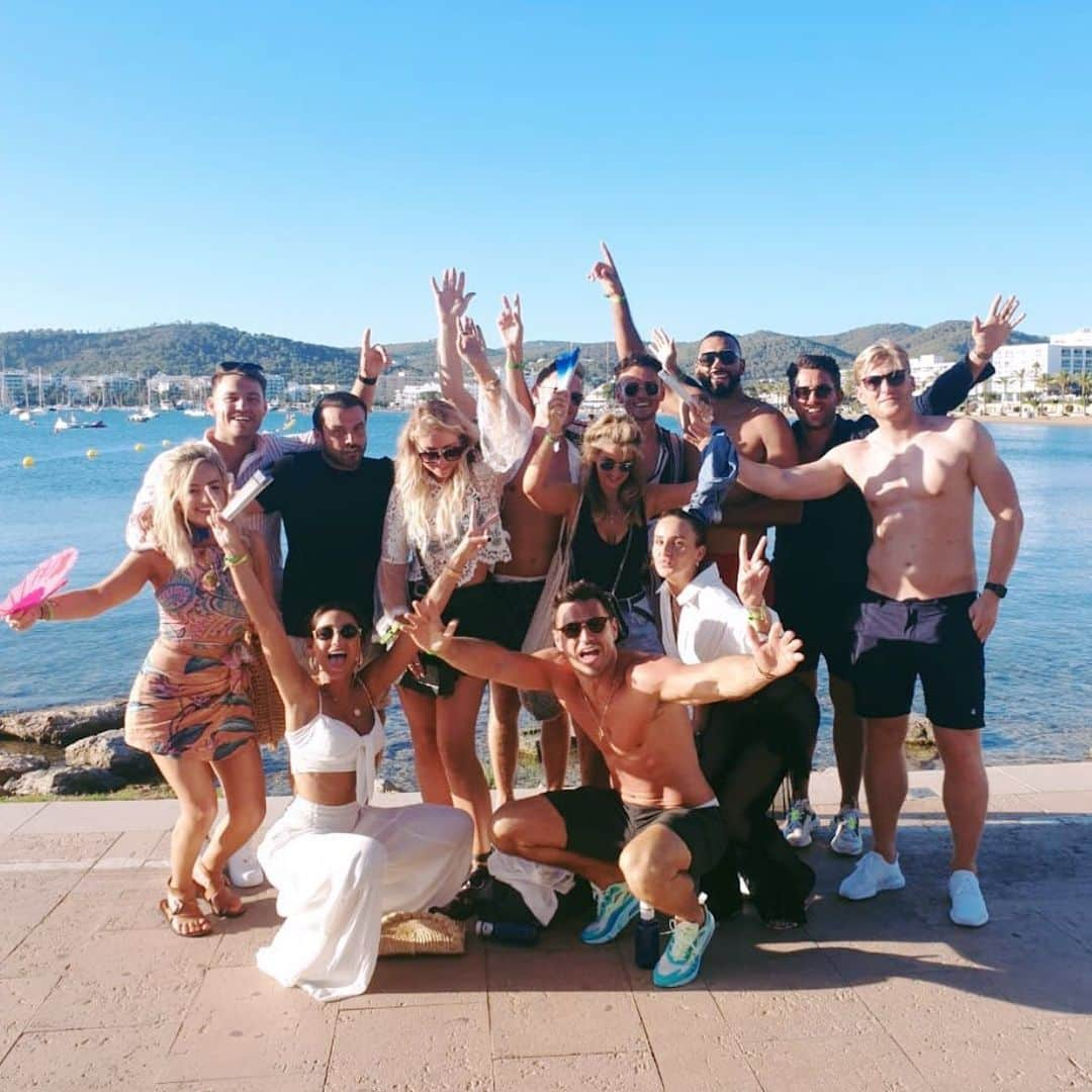 ミシェル・キーガンさんのインスタグラム写真 - (ミシェル・キーガンInstagram)「The tans will fade, and so will the hangovers but the memories will last forever. 🙌🏼 Ibiza, we smashed you to bits pal! ❤️」8月16日 2時54分 - michkeegan