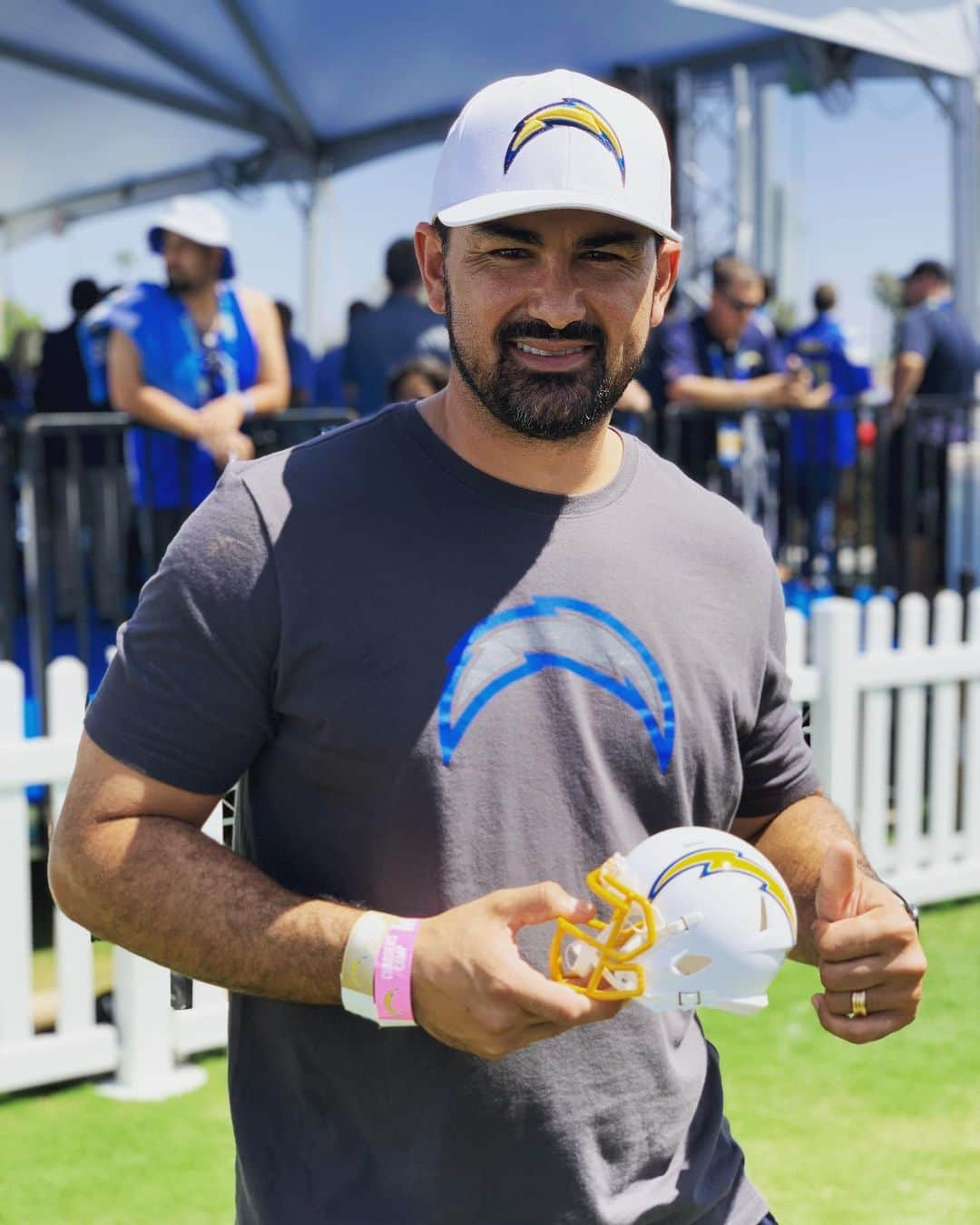 エイドリアン・ゴンザレスさんのインスタグラム写真 - (エイドリアン・ゴンザレスInstagram)「Great time @Chargers camp so far, looking forward to the season! #boltup⚡️⚡️⚡️」8月16日 3時29分 - adrian_eltitan