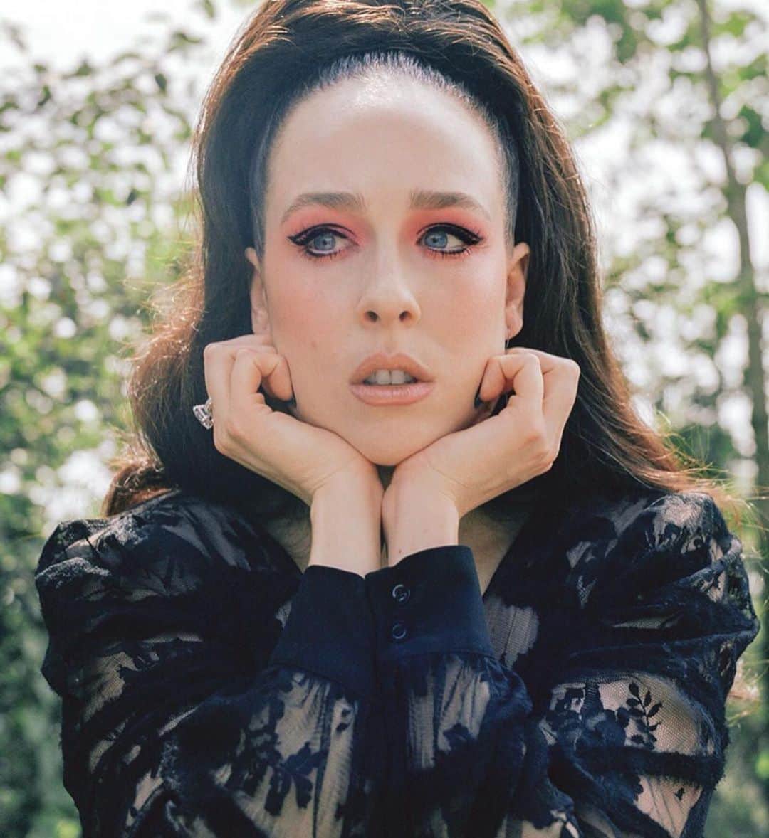 Moschinoさんのインスタグラム写真 - (MoschinoInstagram)「#Repost @hungermagazine ・・・ Deconstructing the Hollywood ideal and discussing where to get jewellery made of bones, @alliex is our favourite LA based artist 💖 🚨Full shoot and interview is now live on HUNGER TV🚨 Photographer @stevensanazco ⁣⁣ Fashion @mazurbate ⁣⁣ Fashion assistants @diegolawler @reyrayner Make-up @colbymakeup ⁣⁣ Assisted by @jacobgeraghty ⁣⁣ Hair @evaniefrausto ⁣⁣ Assisted by @mikey_tubolino  Creative Producer @sahtia_rivers ⁣⁣ Production Assistsnt @jetsetskindip」8月16日 3時50分 - moschino