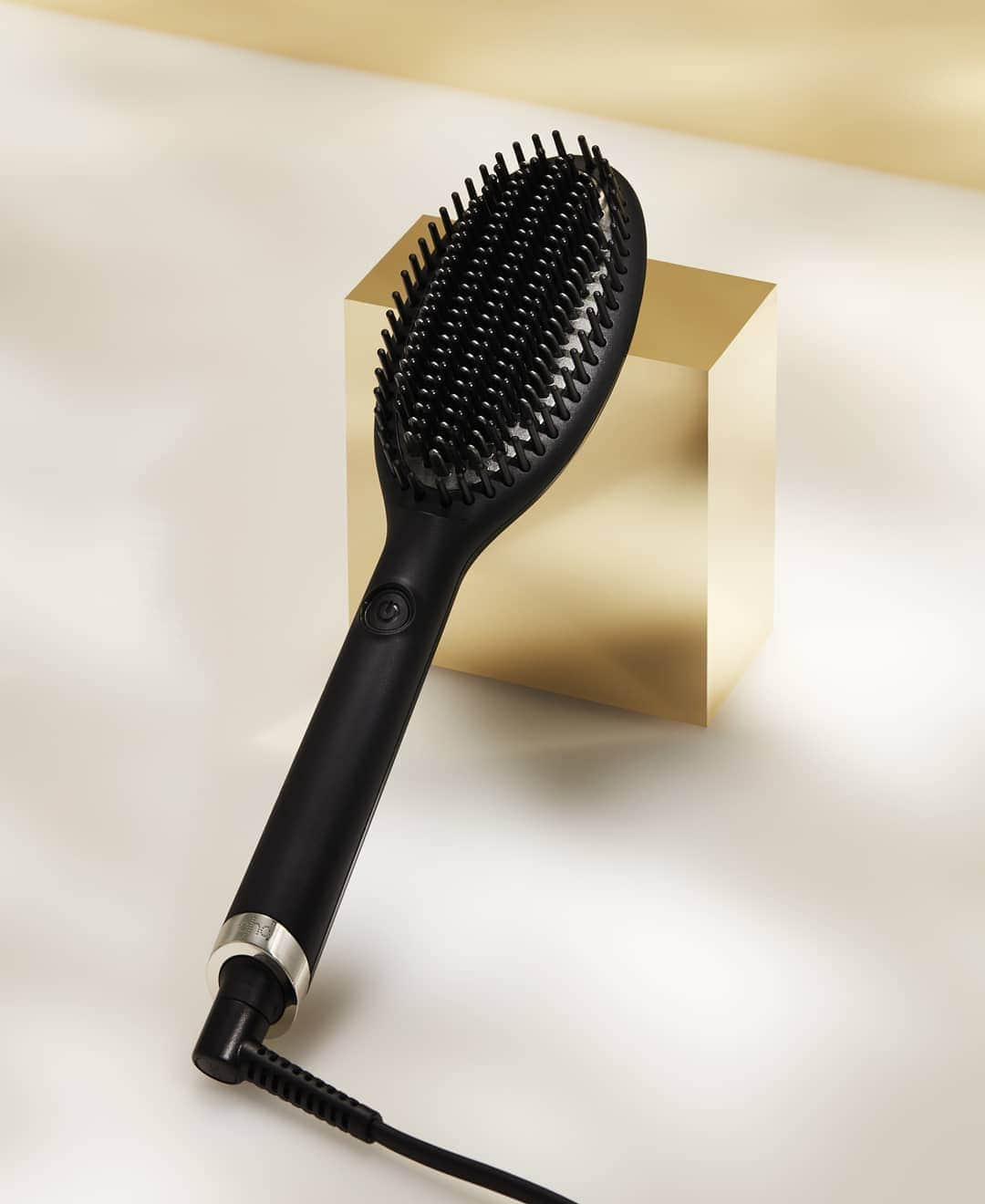 ghd hairさんのインスタグラム写真 - (ghd hairInstagram)「We're so proud that our first hot brush #ghdglide has won Best Beauty Gadget in the @theofficialselfridges Beauty Awards ✨⚡️✨⚡️✨⚡️ Tap to shop the multi award-winning tool that’s flying off the shelves 👆  #ghd #thrbrushthatbroketheinternet #ghdhair  #goodhairday #hairgoals #hairinspiration #hairtechnology」8月16日 4時00分 - ghdhair