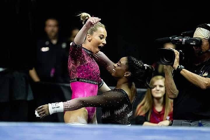 ミカイラ・スキナーさんのインスタグラム写真 - (ミカイラ・スキナーInstagram)「When the grandmas of gymnastics hit that double double dismount on bars😂」8月16日 4時12分 - mykaylaskinner2016