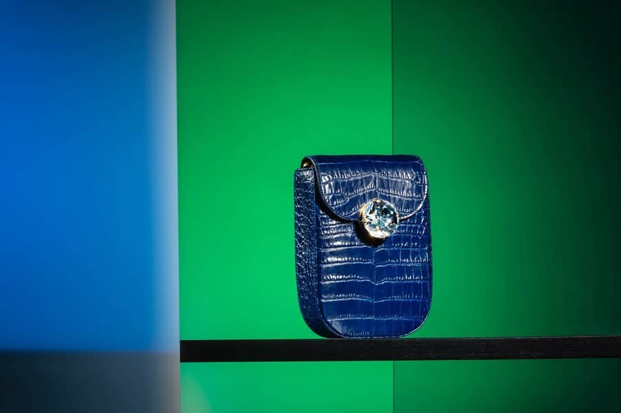 Miu Miuさんのインスタグラム写真 - (Miu MiuInstagram)「Refined leather shoulder bag with croco-print from the exclusive #MiuMiu selection. Discover the full collection online.」8月16日 4時33分 - miumiu