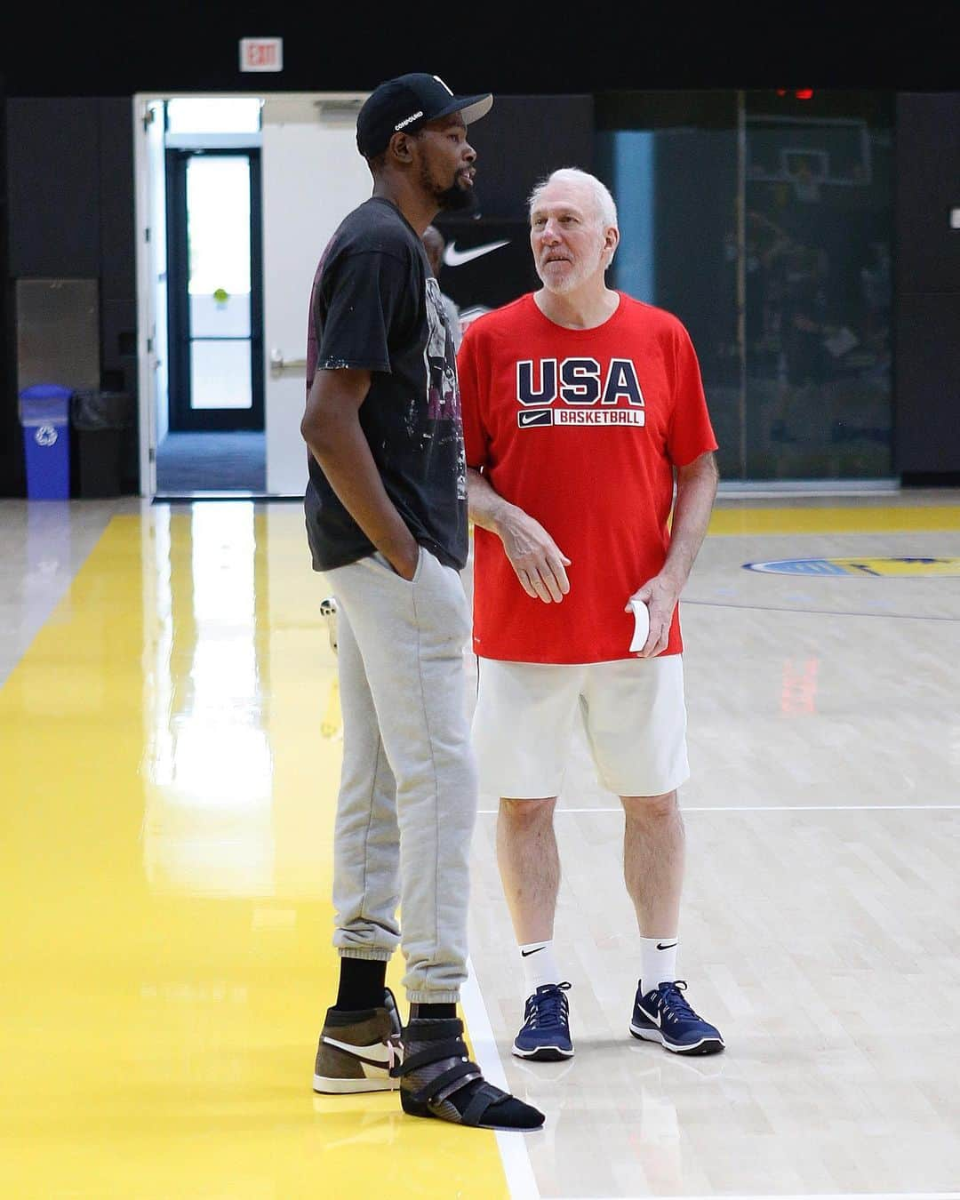 NBAさんのインスタグラム写真 - (NBAInstagram)「2010/2012/2016 🇺🇸🥇🥇🥇 @easymoneysniper stops by @usabasketball #USABMNT practice in Los Angeles!」8月16日 4時29分 - nba