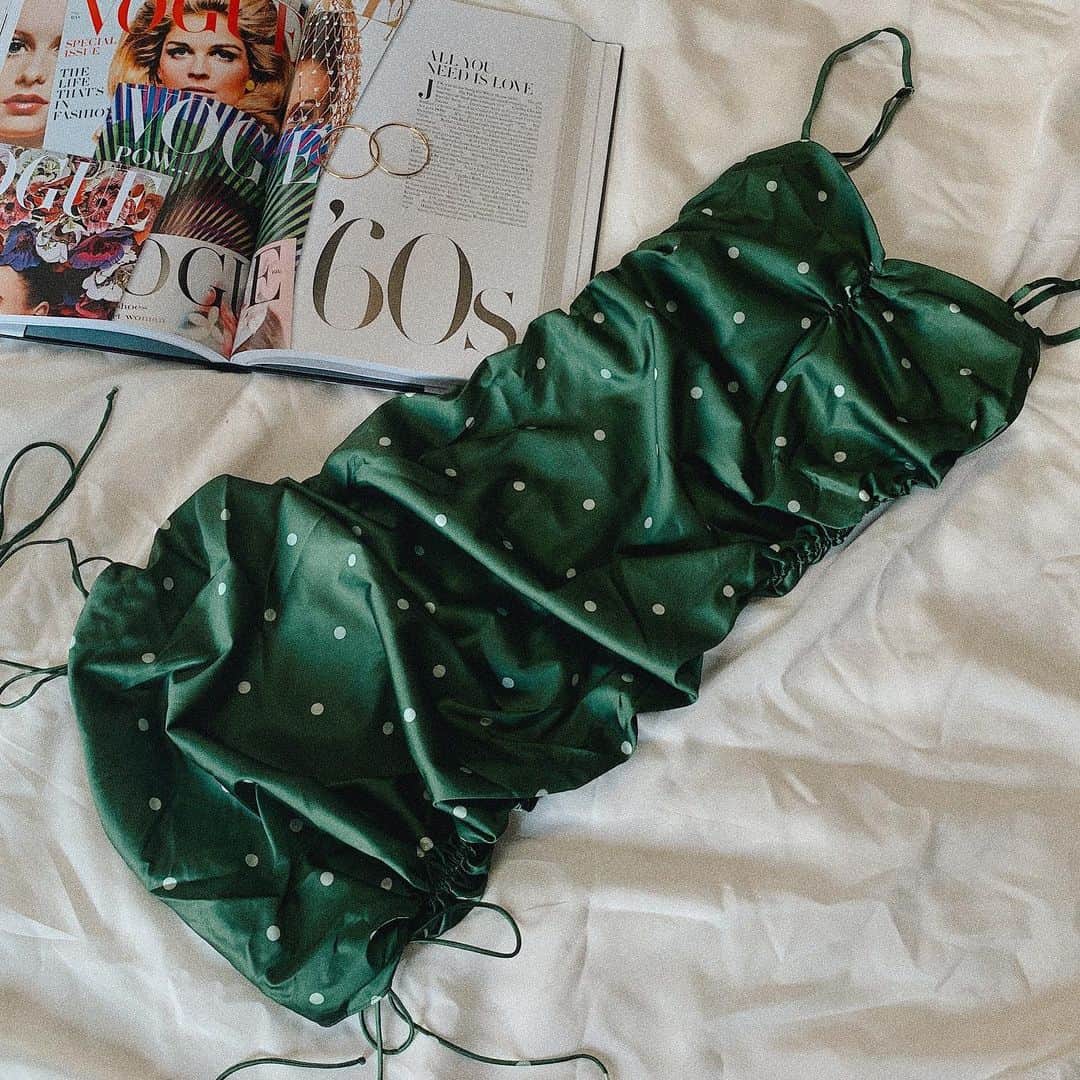 ブルーライフのインスタグラム：「party dress on point 👌🏽👌🏽💚💚」