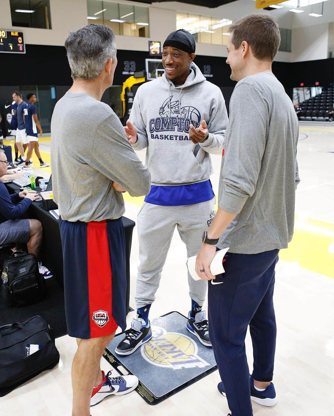 NBAさんのインスタグラム写真 - (NBAInstagram)「2014/2016 🇺🇸🥇🥇 @demar_derozan stops by @usabasketball #USABMNT practice in Los Angeles! #Comp10」8月16日 4時57分 - nba