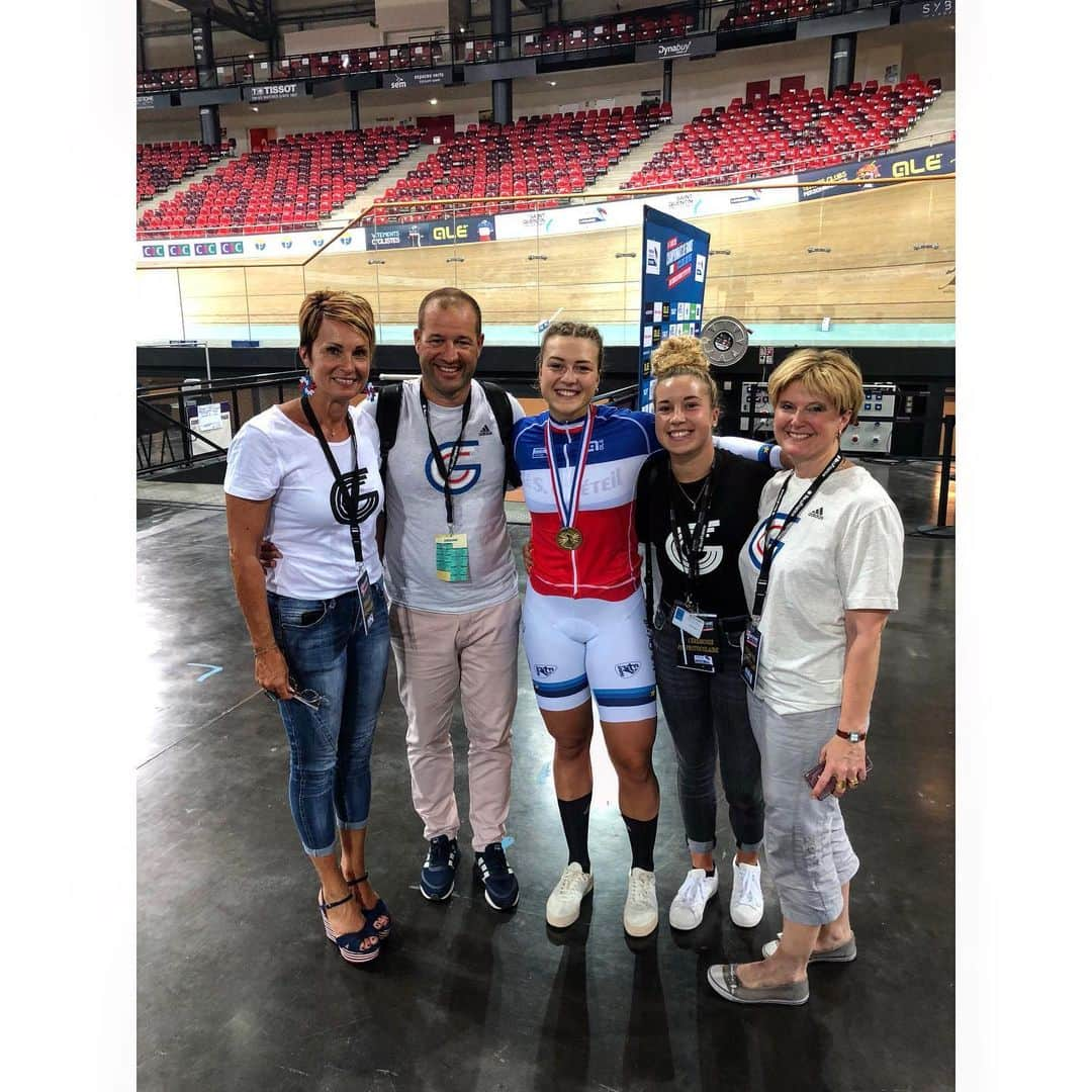 マチルド・グロさんのインスタグラム写真 - (マチルド・グロInstagram)「Et de 3 ! Championne de France de Keirin 🙏🏻🥇 Fin de ces championnats de France pour moi, c’est le début d’un bon repos en famille !😁 • #track #trackcycling #sport #cyclinglife #family #happy #love」8月16日 5時05分 - gros_mathilde