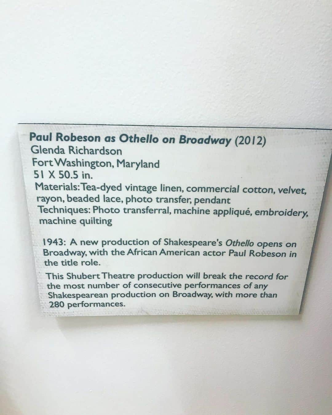 トームさんのインスタグラム写真 - (トームInstagram)「‘Paul Robeson as Othelo on Broadway’ 2012 by #GlendaRichardson (A QUILT) from #AndStillWeRise #mariposamuseum #MarthasVineyard #massachusetts #FreedomSummerCapaign #art #madebywomen and #POC」8月16日 5時20分 - tomenyc