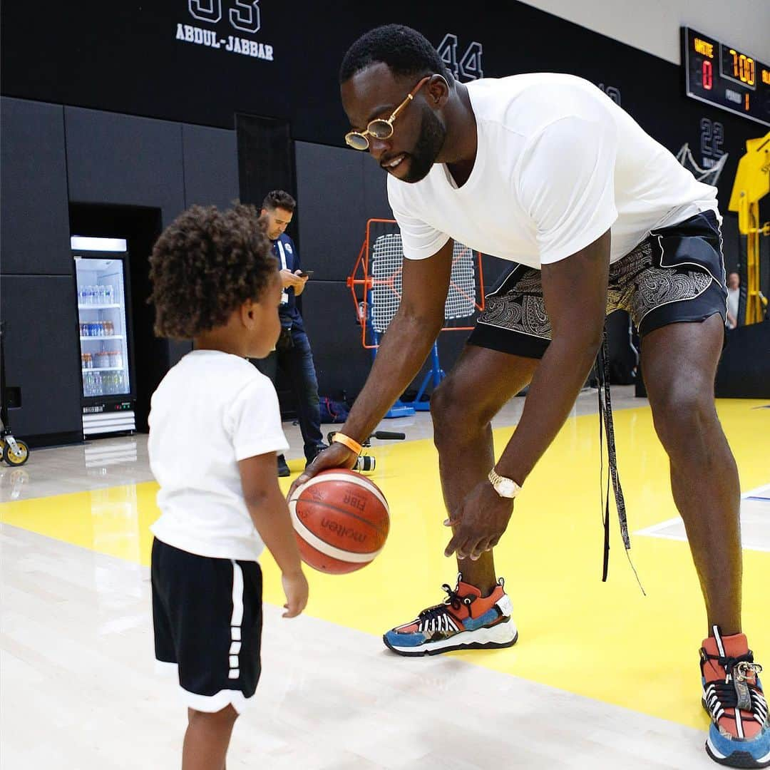 NBAさんのインスタグラム写真 - (NBAInstagram)「2016 🇺🇸🥇 @money23green & son DJ stop by @usabasketball #USABMNT practice!」8月16日 5時42分 - nba