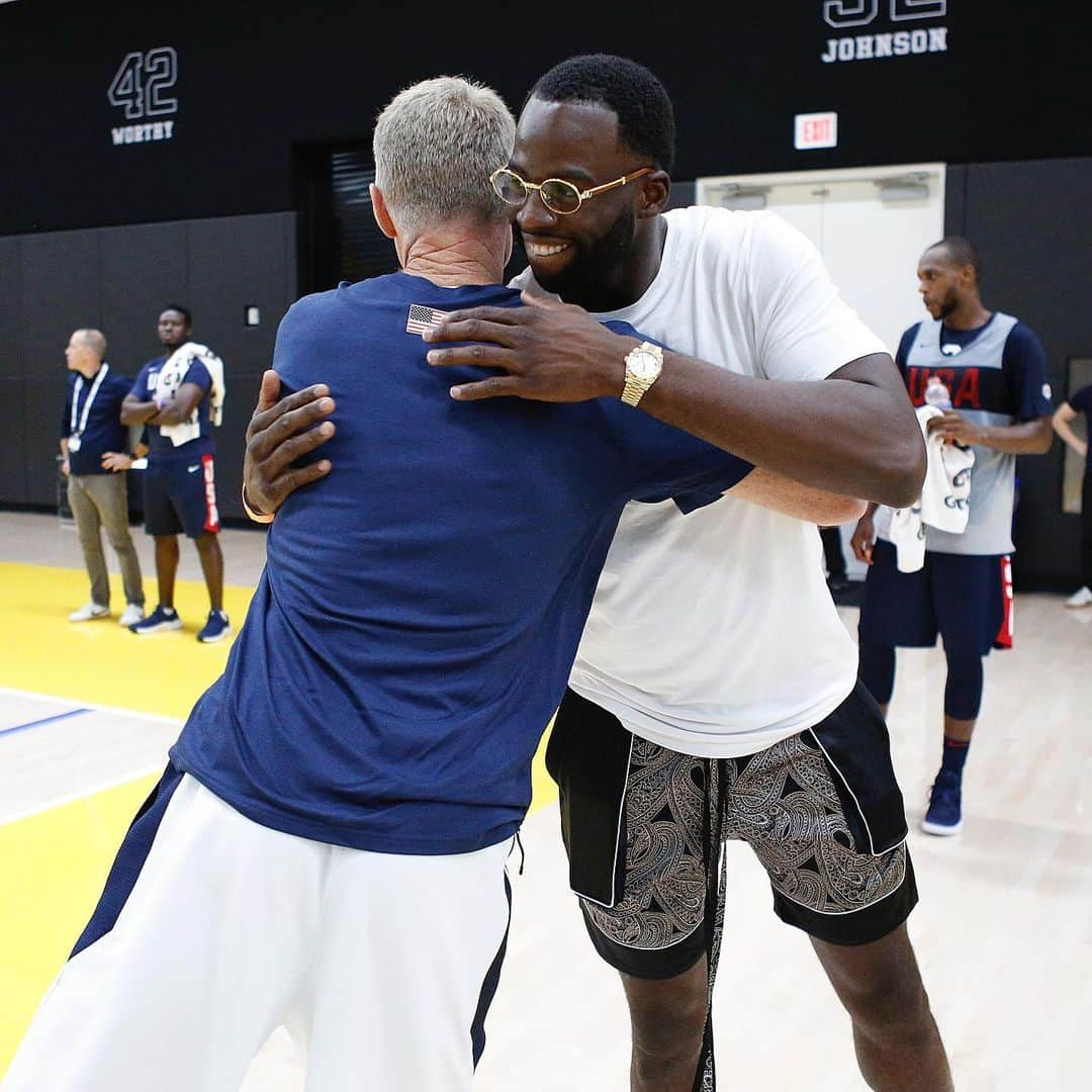 NBAさんのインスタグラム写真 - (NBAInstagram)「2016 🇺🇸🥇 @money23green & son DJ stop by @usabasketball #USABMNT practice!」8月16日 5時42分 - nba