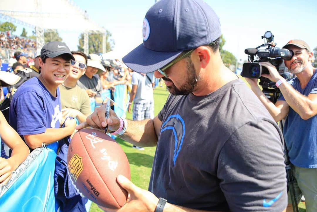 エイドリアン・ゴンザレスさんのインスタグラム写真 - (エイドリアン・ゴンザレスInstagram)「Getting excited for the season! @Chargers ⚡️⚡️⚡️」8月16日 5時36分 - adrian_eltitan