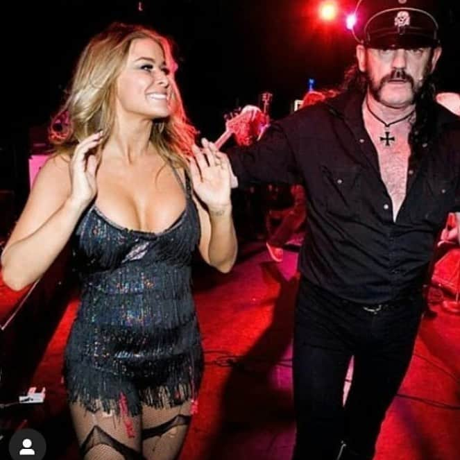 カルメン・エレクトラさんのインスタグラム写真 - (カルメン・エレクトラInstagram)「Looking back to a once in a lifetime experience rockin out on the sunset strip with #lemmykilmister #motorhead 🤘🏼」8月16日 5時46分 - carmenelectra