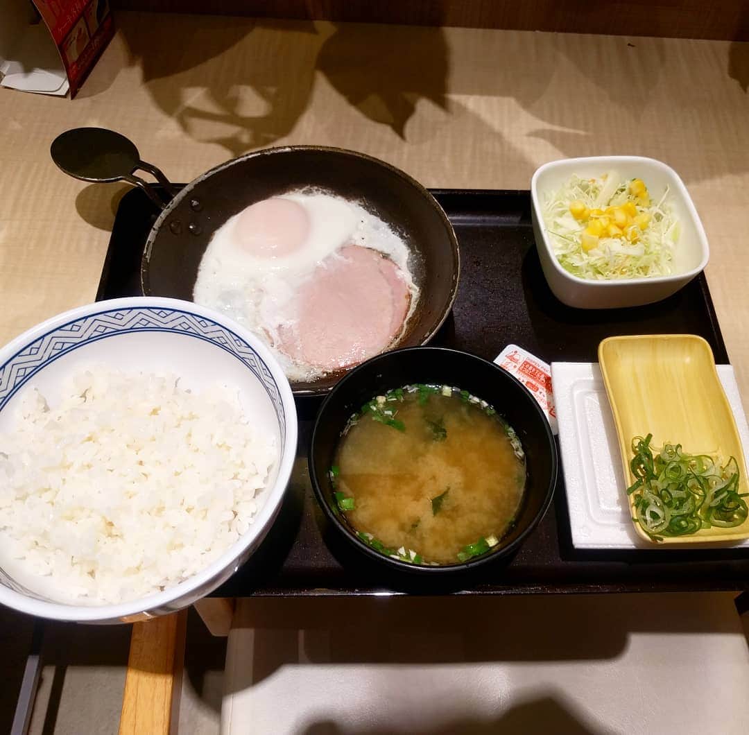 越中睦士のグルメインスタ