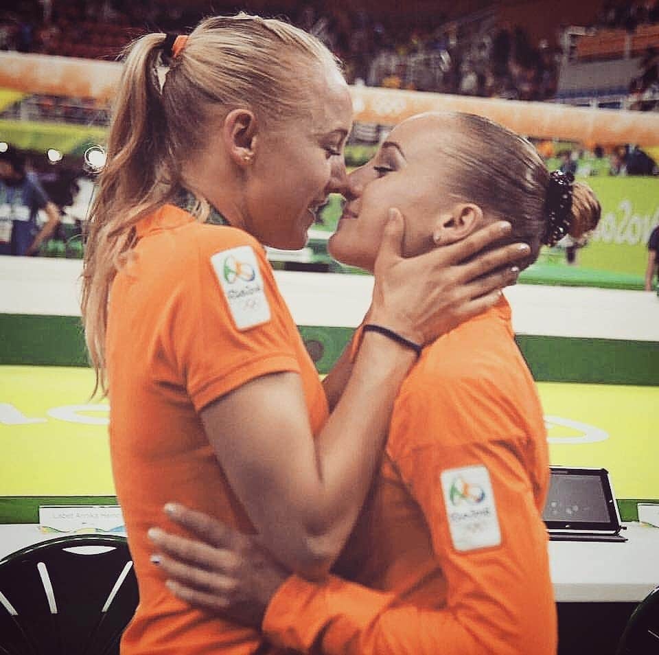 リーケ・ウェイファースのインスタグラム：「3.years.ago 💫🔒 Sometimes I still can't believe everything that happened on 08.15.2016. This historical day had such impact. Not only on her or her life, but on so many people that Sanne has inspired, including me..What I said that night I still say it on this night: I am the proudest twinsister in the world. Not only for the accomplishment, but for every thing we went through on the road to our Olympic dream, and for every part of her being which I admire with all my heart.  I remember everything so clear, it was wonderful, we will share and capture these memories forever♡♡ Love you Sannie👭  #1000epost #specialday #olympicgold #twins」