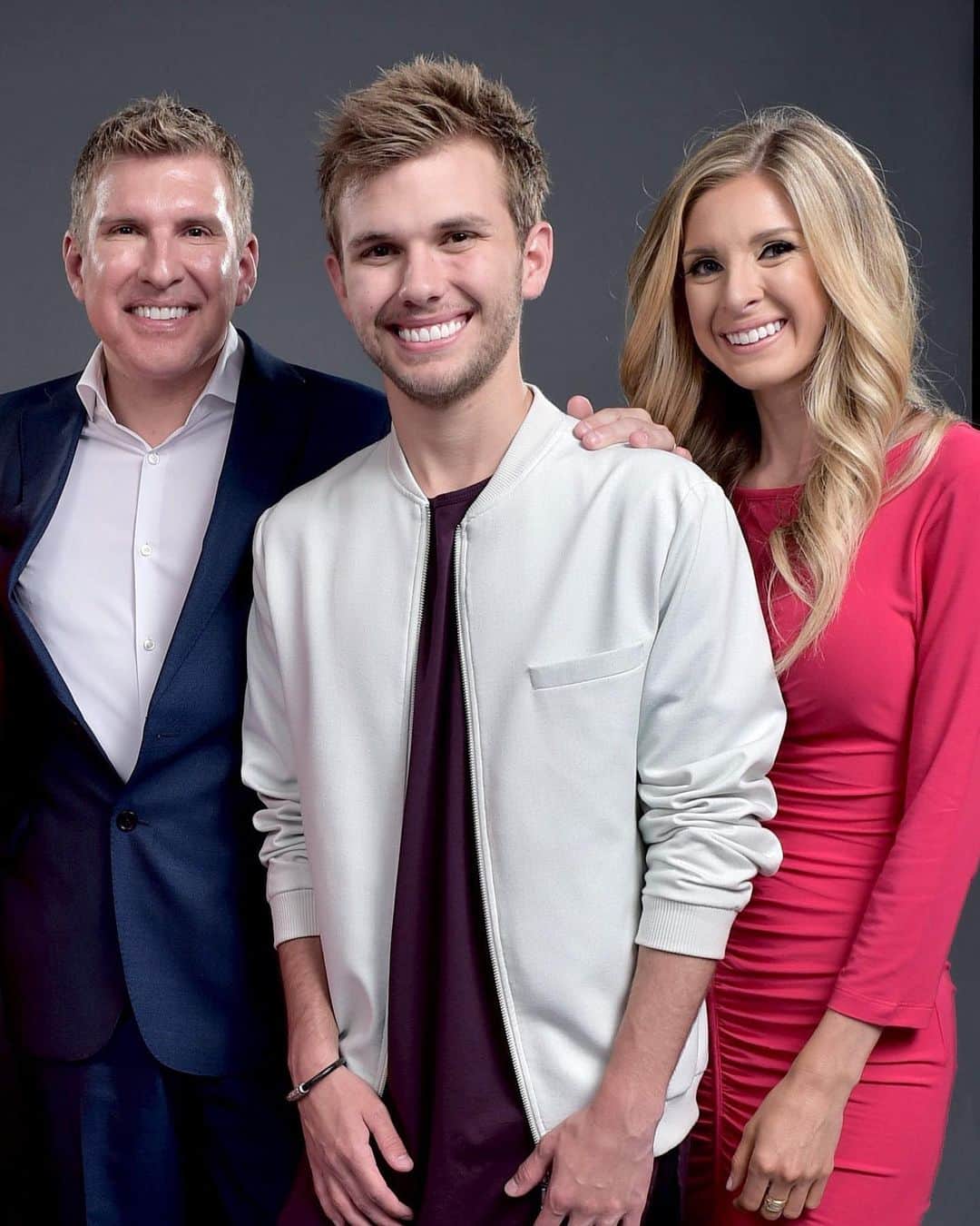 E! Onlineさんのインスタグラム写真 - (E! OnlineInstagram)「It's not over between the Chrisley family: Lindsie is speaking out after her dad Todd denied her claims that he and her half-brother Chase used her sex tape as blackmail and revealed she had extramarital affairs with #BachelorNation stars. Link in bio. (📷: Getty Images)」8月16日 6時23分 - enews