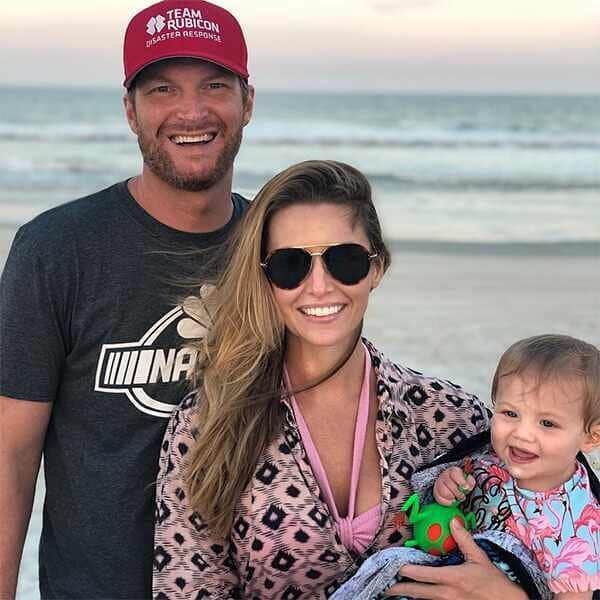 E! Onlineさんのインスタグラム写真 - (E! OnlineInstagram)「Dale Earnhardt Jr, his wife, and one-year-old daughter are being hospitalized after their plane crashed and caught fire. Link in bio for details. (📷: Instagram)」8月16日 6時33分 - enews