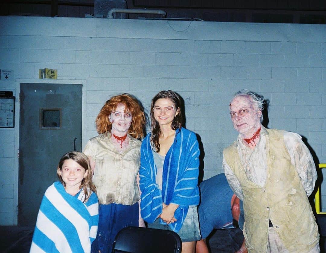 ステファニー・スコットさんのインスタグラム写真 - (ステファニー・スコットInstagram)「A very lively photo from the set of “Mary” 😅」8月16日 6時44分 - stefaniescott