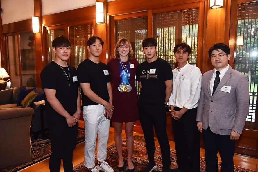 ケイティ・レデッキーさんのインスタグラム写真 - (ケイティ・レデッキーInstagram)「Thank you Ambassador Harris, Ms. Bradley and @usembassyseoul for a wonderful evening at the Habib House two weeks ago. Fun meeting some diplomats, swimmers, and 🎬🎤 stars. #tbt 🇰🇷🇺🇸」8月16日 6時41分 - katieledecky