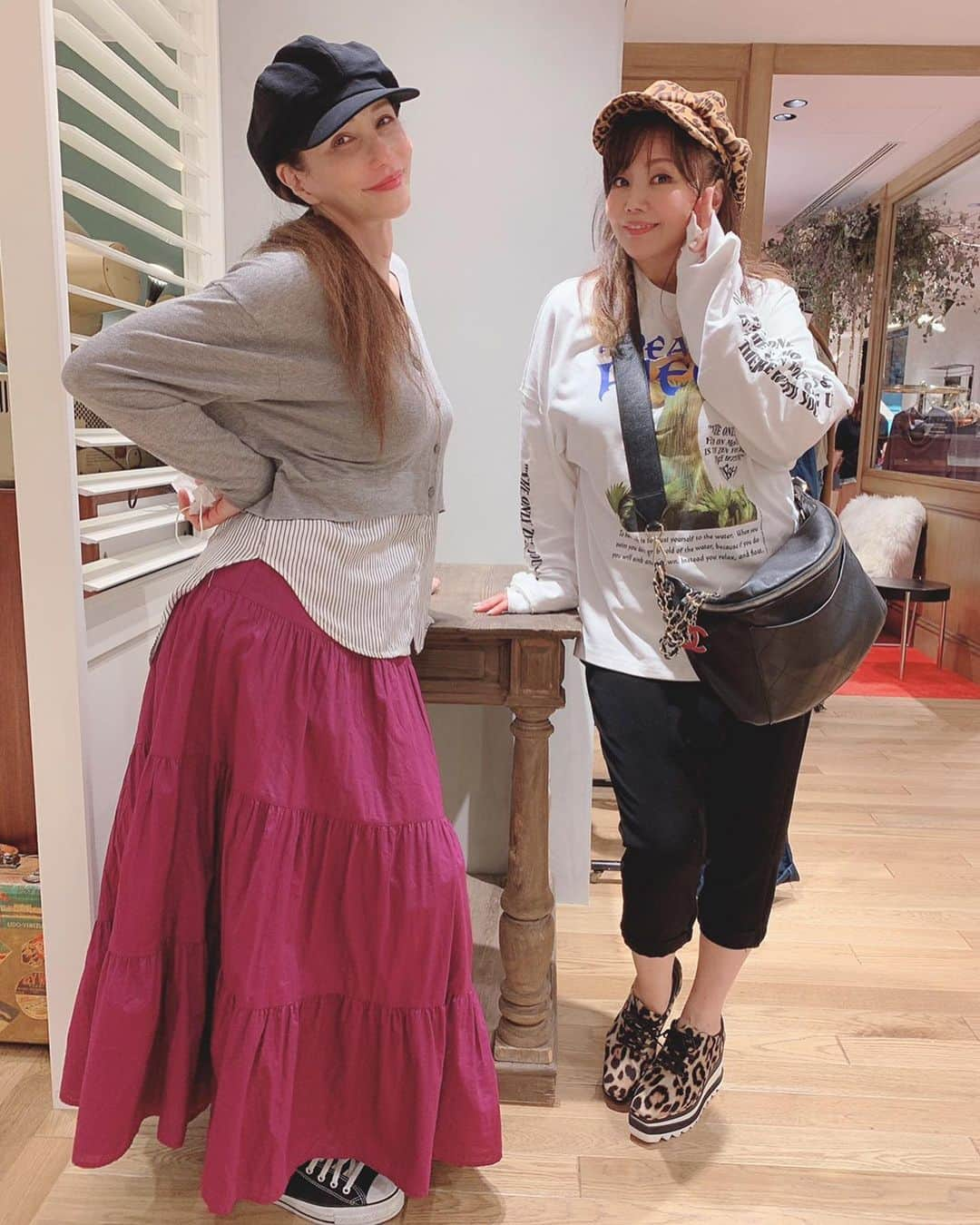 KABA.ちゃんさんのインスタグラム写真 - (KABA.ちゃんInstagram)「2日連続なっつ小川菜摘さん〜  ランチに美味しいハンバーガー🍔  食べて笑って食べて笑って、もうお腹いっぱい〜笑笑、  食後は、、もちショッピング〜セクシーな下着を見つけ、なっつにすすめてみた！着るかぁー！？って即答される〜爆笑〜着てる姿想像して笑いが止まらない、笑笑、  あぁ、楽しかった〜いつもありがとです〜そしてご馳走様でしたッ！  #なっつ #小川菜摘 さん #2日続けて #爆笑 #ランチ #美味しいハンバーガー #食後にショッピング #楽しい時間はあっという間  #ありがとうございました #ごちそうさまでした」8月16日 16時08分 - kabachan_official