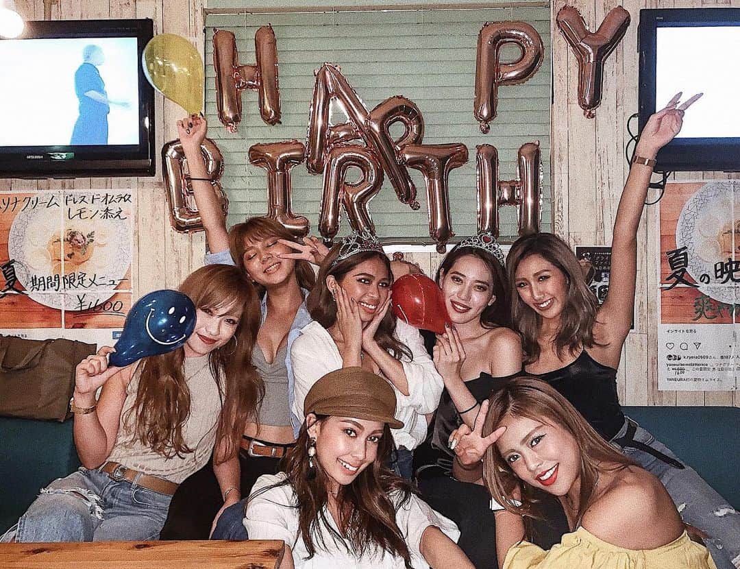 Airi Shibuyaのインスタグラム：「大好きが止まらない❤︎ . 今年もみんなに祝ってもらえてしあわせ🥰 . たのしすぎたなー🥴❤️❤️ . #thankyou#mybirthday#love」