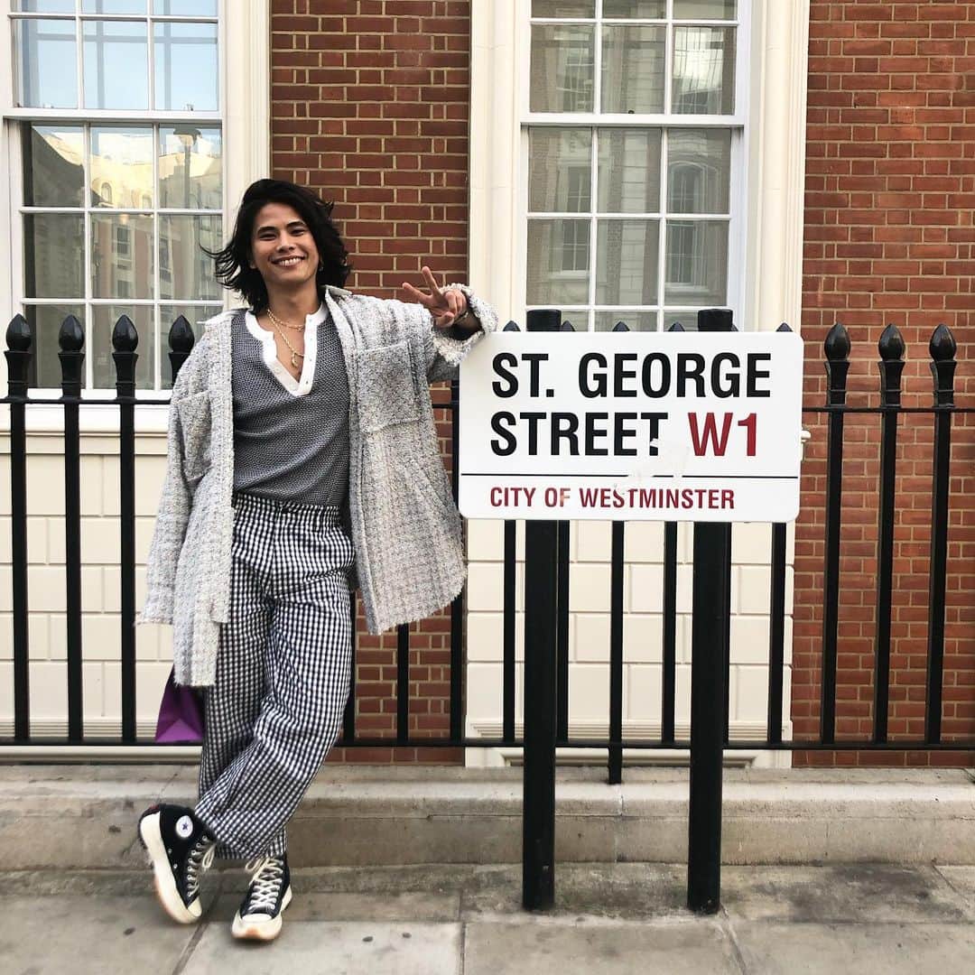 稲木ジョージのインスタグラム：「I’m kind of into London now🤪🤫」