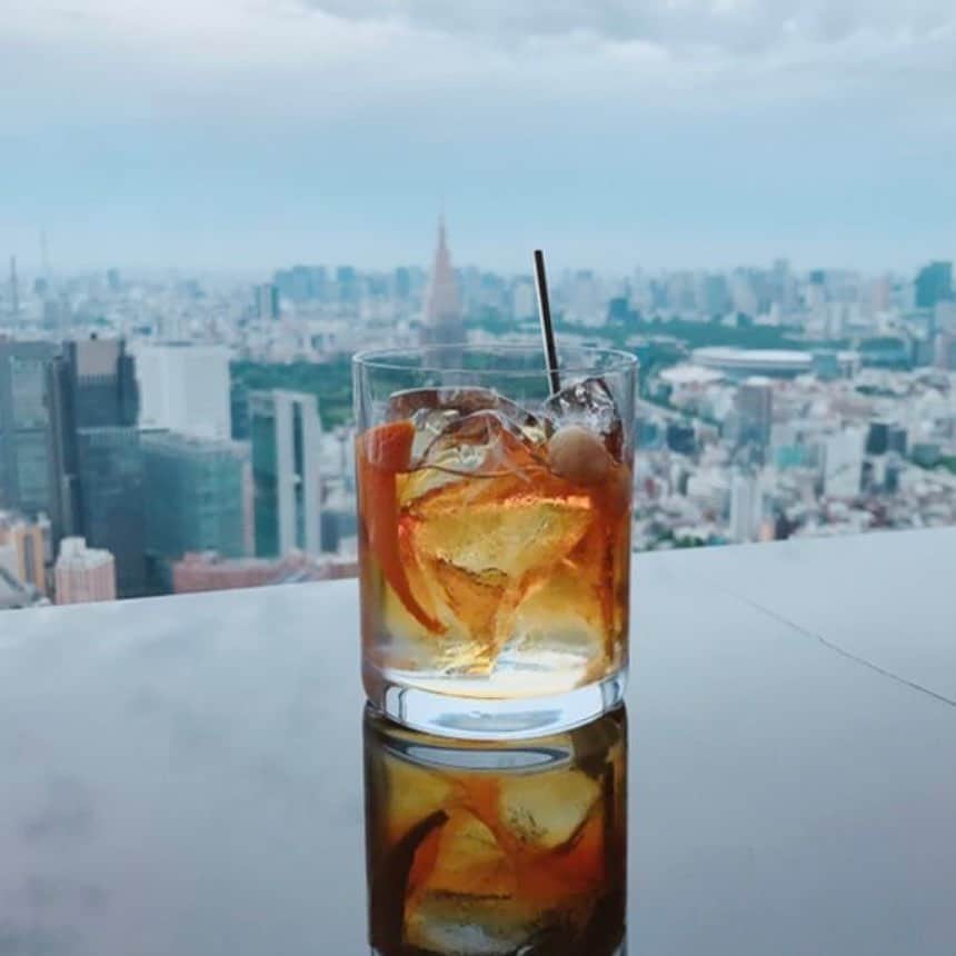 Park Hyatt Tokyo / パーク ハイアット東京さんのインスタグラム写真 - (Park Hyatt Tokyo / パーク ハイアット東京Instagram)「Join us for our #aperitif offering “Five to Seven” at #NewYorkBar and watch the sunset over Tokyo. https://bit.ly/2KBDlsm 52階 #ニューヨークバー では、スパークリング・白・赤 #ワイン、#ビール #カクテル などからお好みで2杯をセレクトし、特製スナックプレートとともに味わう「ファイブ トゥ セブン」を午後5時～7時限定で提供中です。空を彩る美しいグラデーションを眺めながら優雅なひとときをどうぞ！ https://bit.ly/2KD1miM #5to7 #Fivetoseven #parkhyatttokyo #bar #パークハイアット東京 #ホテルバー #バー」8月16日 16時27分 - parkhyatttokyo