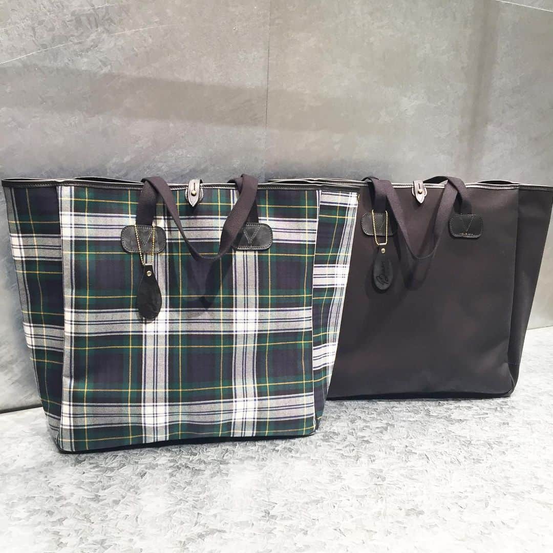 H BEAUTY&YOUTHさんのインスタグラム写真 - (H BEAUTY&YOUTHInstagram)「＜BRADY＞ large carryall check ¥31,000-(+tax) large carryall black ¥29,800-(+tax)  #H_beautyandyouth @h_beautyandyouth  #BEAUTYANDYOUTH #Unitedarrows #brady」8月16日 16時32分 - h_beautyandyouth