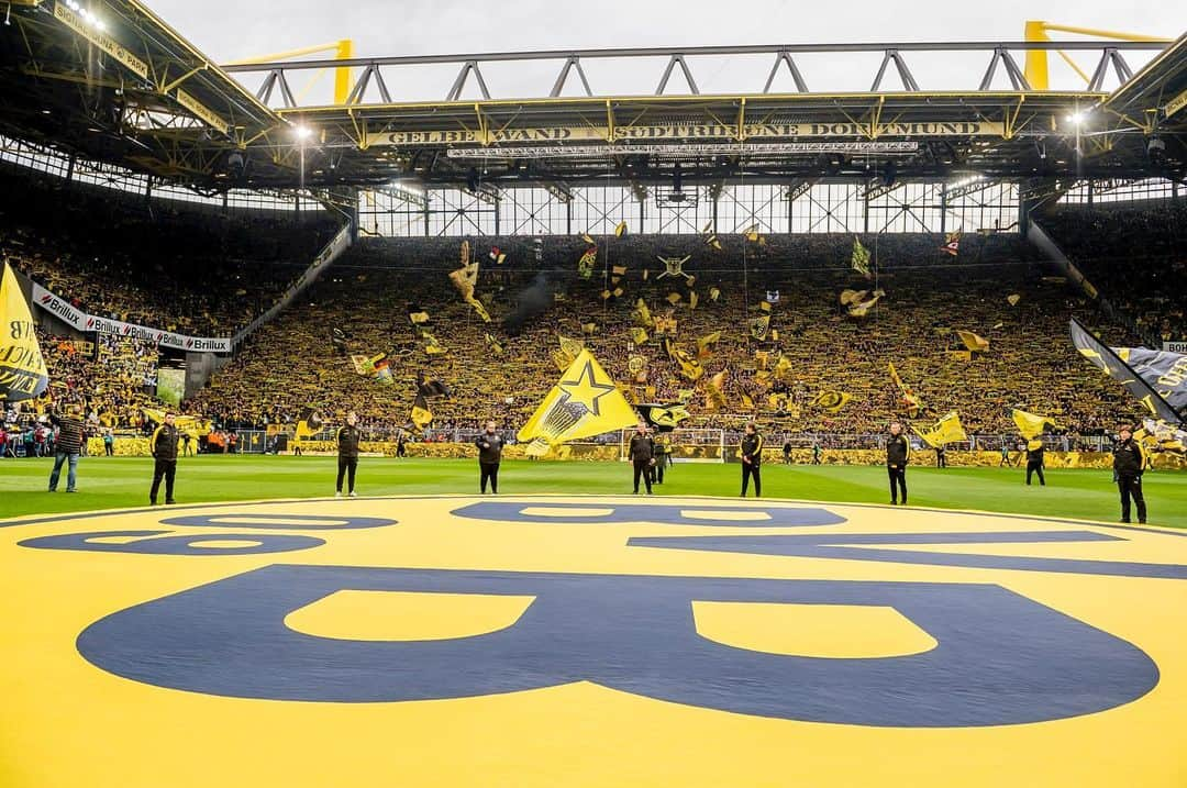 ボルシア・ドルトムントさんのインスタグラム写真 - (ボルシア・ドルトムントInstagram)「Tomorrow 🖤💛 #bvb #bundesliga #signalidunapark #borussiadortmund #cantwait #bvbfca #homegame #matchday #homesweethome #dortmund」8月16日 16時47分 - bvb09