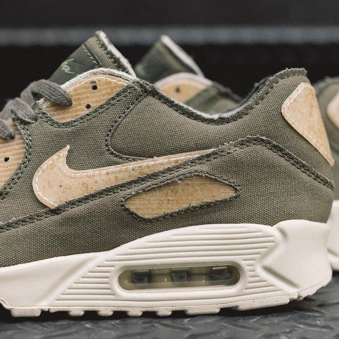 HYPEBEASTさんのインスタグラム写真 - (HYPEBEASTInstagram)「@hypebeastkicks: @maharishi has given a sustainable spin to an upcoming pair of custom @nike Air Max 90 sneakers. Dubbed the “maha Olive,” the earth-toned edition has been crafted of 100% organic cotton and even dyed with natural ingredients like pomegranate and turmeric to bolster the eco-friendly statement. It’ll be available via raffle starting August 22 for $150 USD, then release at the maharishi flagship locations in New York and London, and online on August 30.⁠⠀ Photo: Michael Kusumadjaja⁠⠀」8月16日 16時56分 - hypebeast