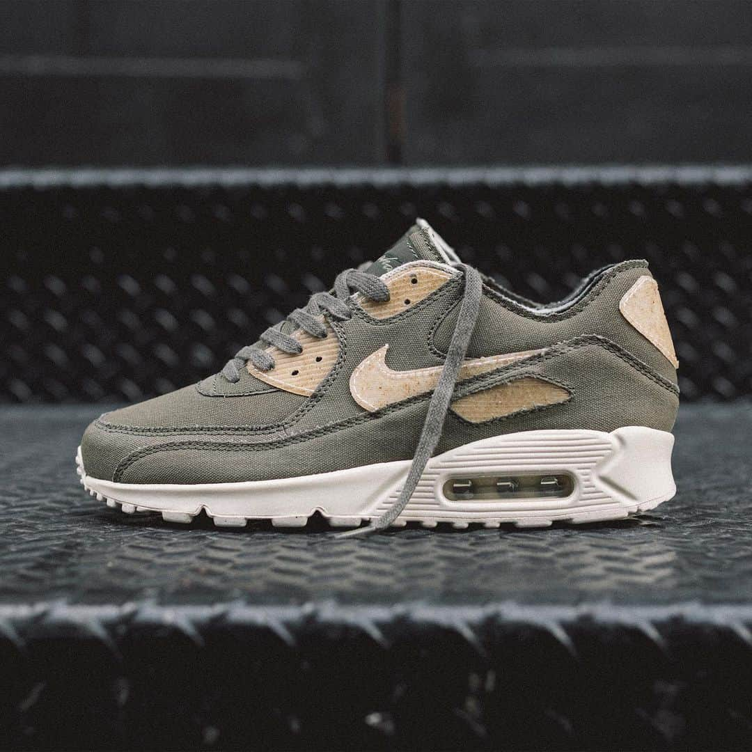 HYPEBEASTさんのインスタグラム写真 - (HYPEBEASTInstagram)「@hypebeastkicks: @maharishi has given a sustainable spin to an upcoming pair of custom @nike Air Max 90 sneakers. Dubbed the “maha Olive,” the earth-toned edition has been crafted of 100% organic cotton and even dyed with natural ingredients like pomegranate and turmeric to bolster the eco-friendly statement. It’ll be available via raffle starting August 22 for $150 USD, then release at the maharishi flagship locations in New York and London, and online on August 30.⁠⠀ Photo: Michael Kusumadjaja⁠⠀」8月16日 16時56分 - hypebeast