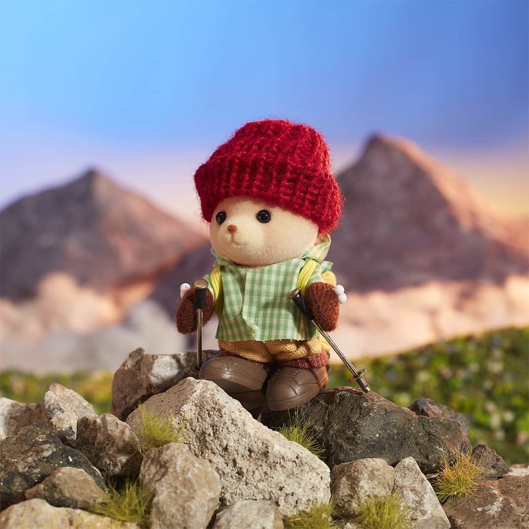 シルバニアファミリー【公式】 さんのインスタグラム写真 - (シルバニアファミリー【公式】 Instagram)「クマの赤ちゃんが憧れるのは #登山家 でした！ 高い山の上から見る景色は最高！ あなたは、大きくなったら何になりたいですか？  #シルバニアファミリー #シルバニア  #sylvanianfamilies #calicocritters #sylvanian  #ドールハウス #dollhouse #ミニチュア #miniature  #クイズ #将来の夢 #大きくなったら」8月16日 16時50分 - sylvanianfamilies_jp