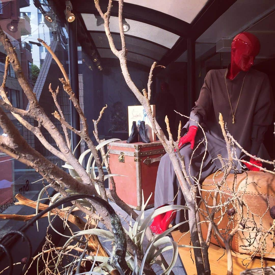 Sov青山さんのインスタグラム写真 - (Sov青山Instagram)「カタログ掲載アイテムも、続々入荷中❤️ ・ 本日のブログでは、店内の様子をレポートしております😊✨ ぜひ、ご覧くださいませ💕 ・ #doublestandardclothing #ダブスタ#sov#青山#路面店 #autumn#winter#新作#秋物 #デニム#セットアップ#プリーツスカート#スーツ#花柄#フラワープリント」8月16日 17時05分 - sov.aoyama