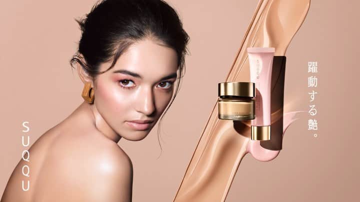 のインスタグラム：「TREATMENT SERUM PRIMER﻿ ﻿ Available from 6th September 2019 in Japan,19th September 2019 in the UK.﻿ ﻿ Visit our special site on 16th August 2019 open.﻿ ﻿ トリートメント セラム プライマー﻿ ﻿ 2019年9月6日（金）発売／2019年8月30日（金）予約開始﻿ ﻿ スペシャルサイト8月16日（金）オープン﻿ ﻿ 晶采極潤粧前乳﻿ ﻿ 日本 2019年9月6日上市／2019年8月30日開放預約﻿ ﻿ 新品專頁，2019年8月16日公開。﻿ ﻿ #SUQQU #スック #2019Autumnwinter #cosmetics #jbeauty #ベースメイク #primer﻿」