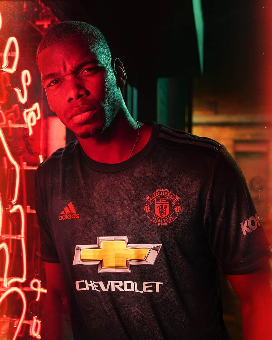 adidas Footballさんのインスタグラム写真 - (adidas FootballInstagram)「Rose from the street. 🌹⁣ Introducing the new 2019/20 @manchesterunited 3rd kit, tap to shop. 👆⁣ #DareToCreate⁣ ⁣ #Football #Soccer #adidasFootball」8月16日 17時00分 - adidasfootball