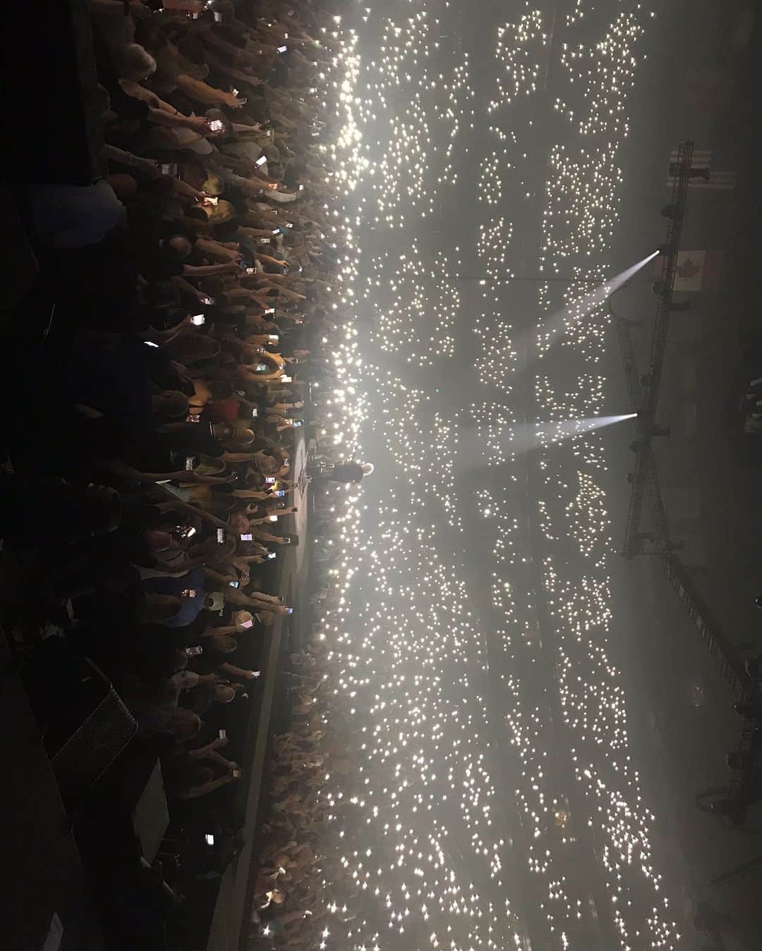 ブライアン・メイさんのインスタグラム写真 - (ブライアン・メイInstagram)「The Lights !!! The Lights !!! This was my Nashville Skyline tonight in the Bridgestone Arena. (For best effect, tilt the phone and zoom in !!) A very high energy night, with a lot of emotion. I felt alight and ready to take risks.  Loved it. THANK YOU folks for an awesome reception.  Nashville Rocks !!! Swipe for other photos by Pete Malandrone from backstage tonight.  And a little surprise on page 6 if you turn the sound on !  THANKS !!! Bri」8月16日 17時07分 - brianmayforreal
