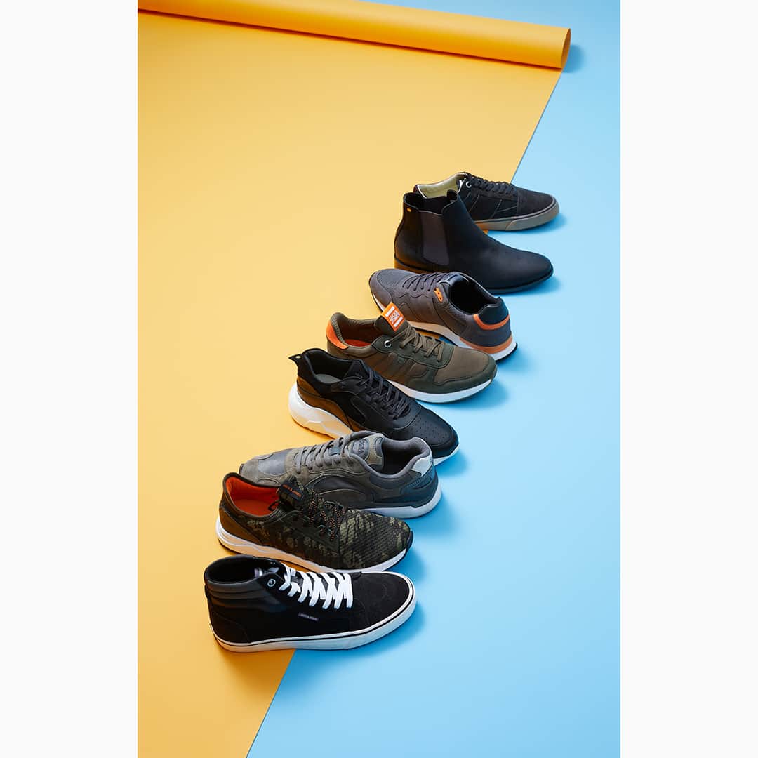 のインスタグラム：「Did festival season kick the last life out of your old kicks? 👟 Head online for a fresh pair. #jackandjones #mensfootwear」