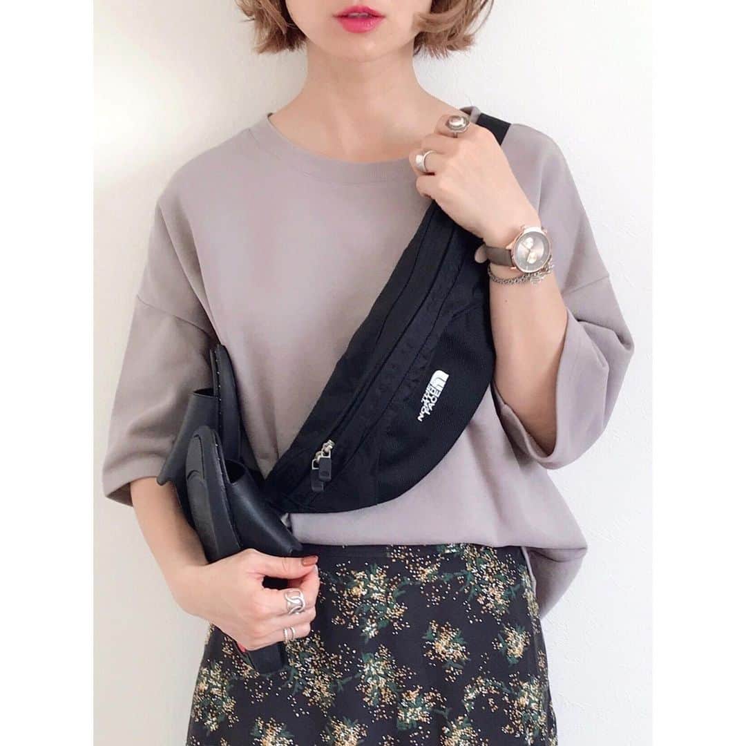 のインスタグラム：「#wear更新 ☝︎ TOPにURL載せてます ．．．．．．✈︎ . . . #code #outfit #ootd . . . 詳しくは#wear で見てね♥︎ wear account → sizu0618 . . . #MINEBY3MOOTD #mamagirl #コーデ #コーディネート #ファッション #今日の服 #今日のコーデ #ママファッション #ママコーデ #ママスタイル#sonnylabel #サニーレーベル #fitflop  #fitflopjapan #フィットフロップ #theplatinumselect#furla#furlawatch#フルラ#フルラ時計#メトロポリス @the_platinum_select @azulencanto_official」