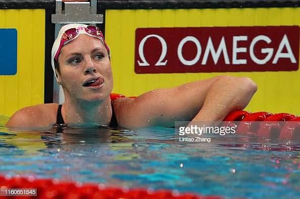 エミリー・シーボームのインスタグラム：「Thinking about what I am going to eat first when I get home.  #singapore #swimming #competing #racing #swc19」