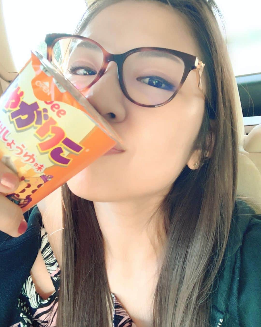 阿部真央のインスタグラム：「福岡ありがとうございました！明日は大分でトリニータさんと鹿島アントラーズさんの試合で歌わせて頂くよ🎤わくわくわく」