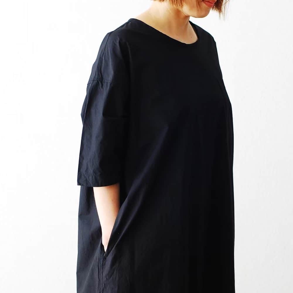 wonder_mountain_irieさんのインスタグラム写真 - (wonder_mountain_irieInstagram)「_ ［#wm_ladies］  TOUJOURS / トゥジュー “Boy's Shirt Dress - HIGH COUNT COTTON TYPEWRITER PAPER CLOTH” ￥42,120- _ 〈online store / @digital_mountain〉 http://www.digital-mountain.net/shopdetail/000000009362/ _ 【オンラインストア#DigitalMountain へのご注文】 *24時間受付 *15時までのご注文で即日発送 *1万円以上ご購入で送料無料 tel：084-973-8204 _ We can send your order overseas. Accepted payment method is by PayPal or credit card only. (AMEX is not accepted)  Ordering procedure details can be found here. >>http://www.digital-mountain.net/html/page56.html _ #トゥジュー  _ 本店：#WonderMountain  blog>> http://wm.digital-mountain.info _ 〒720-0044  広島県福山市笠岡町4-18 JR 「#福山駅」より徒歩10分 (12:00 - 19:00 水曜定休) #ワンダーマウンテン #japan #hiroshima #福山 #福山市 #尾道 #倉敷 #鞆の浦 近く _ 系列店：@hacbywondermountain _」8月16日 17時24分 - wonder_mountain_